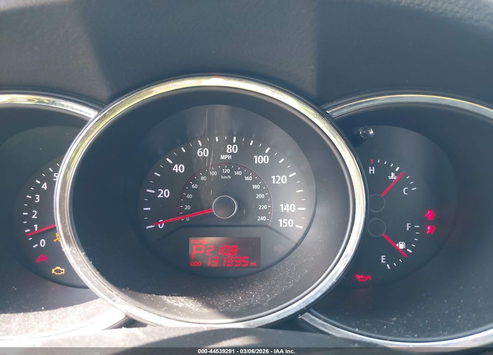 2013 KIA SORENTO LX VIN: 5XYKT3A61DG322201