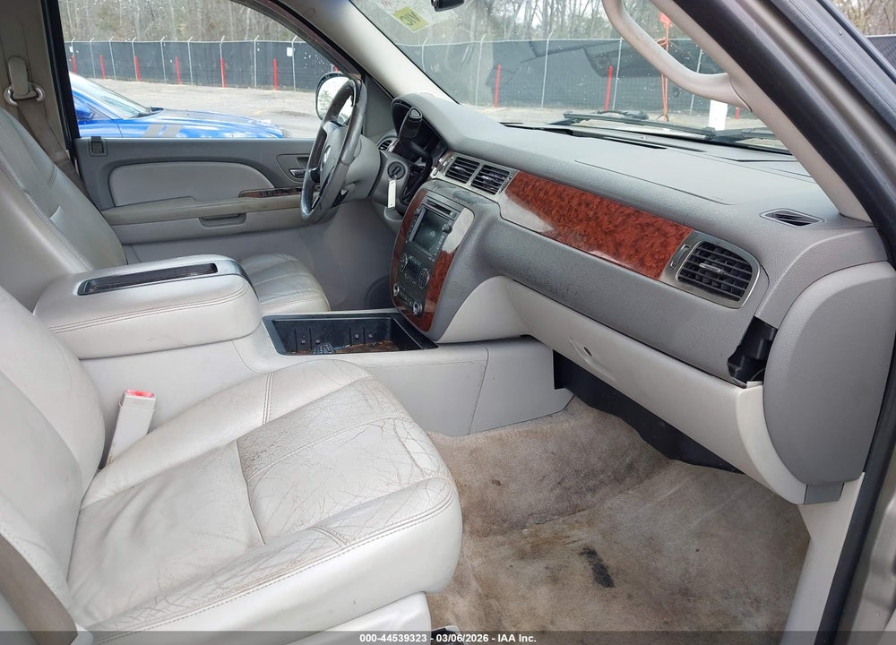 2007 CHEVROLET SUBURBAN 1500 LT VIN: 3GNFC16J57G170536