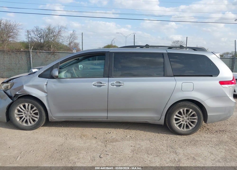 2012 TOYOTA SIENNA XLE V6 8 PASSENGER VIN: 5TDYK3DC9CS192961