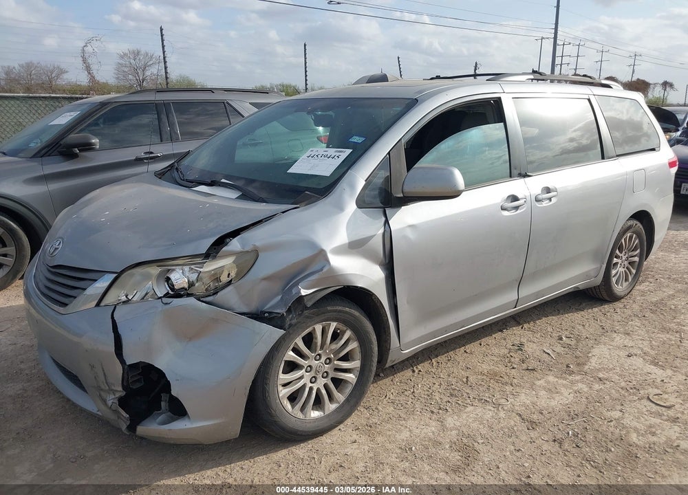 2012 TOYOTA SIENNA XLE V6 8 PASSENGER VIN: 5TDYK3DC9CS192961