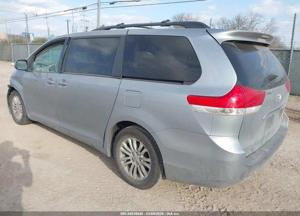 2012 TOYOTA SIENNA XLE V6 8 PASSENGER VIN: 5TDYK3DC9CS192961