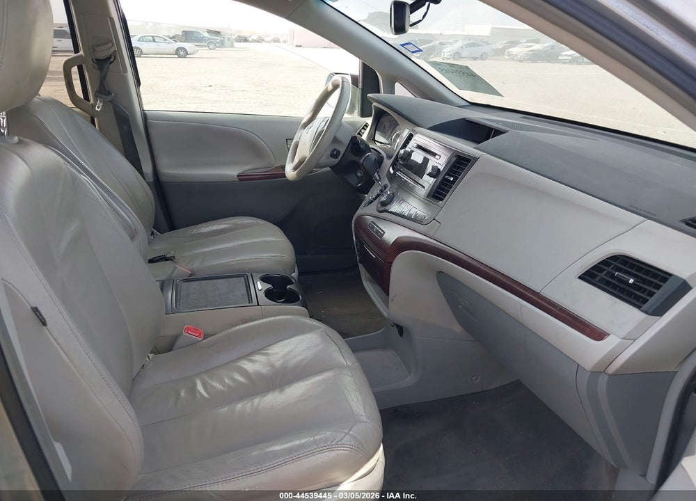 2012 TOYOTA SIENNA XLE V6 8 PASSENGER VIN: 5TDYK3DC9CS192961