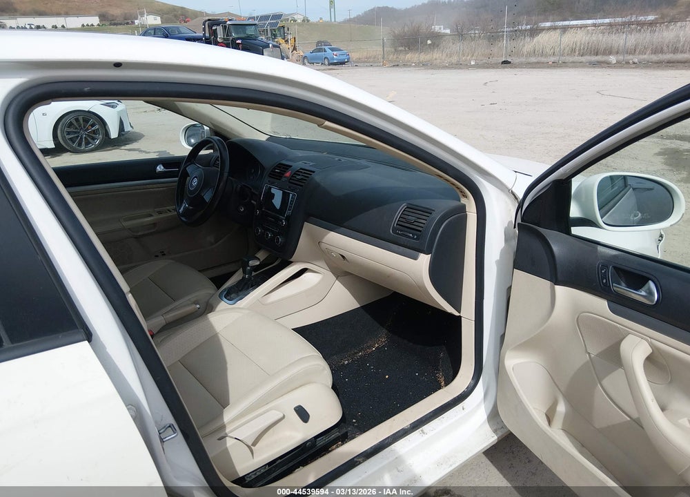 2010 VOLKSWAGEN JETTA LIMITED EDITION VIN: 3VWRZ7AJ6AM095883
