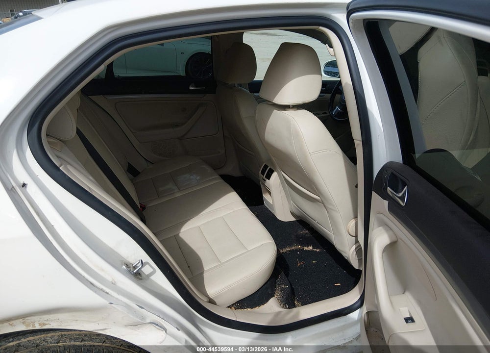 2010 VOLKSWAGEN JETTA LIMITED EDITION VIN: 3VWRZ7AJ6AM095883
