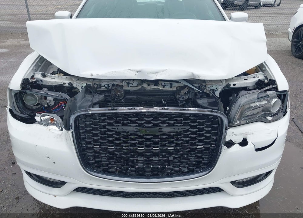 2020 CHRYSLER 300 300S VIN: 2C3CCABT2LH189515