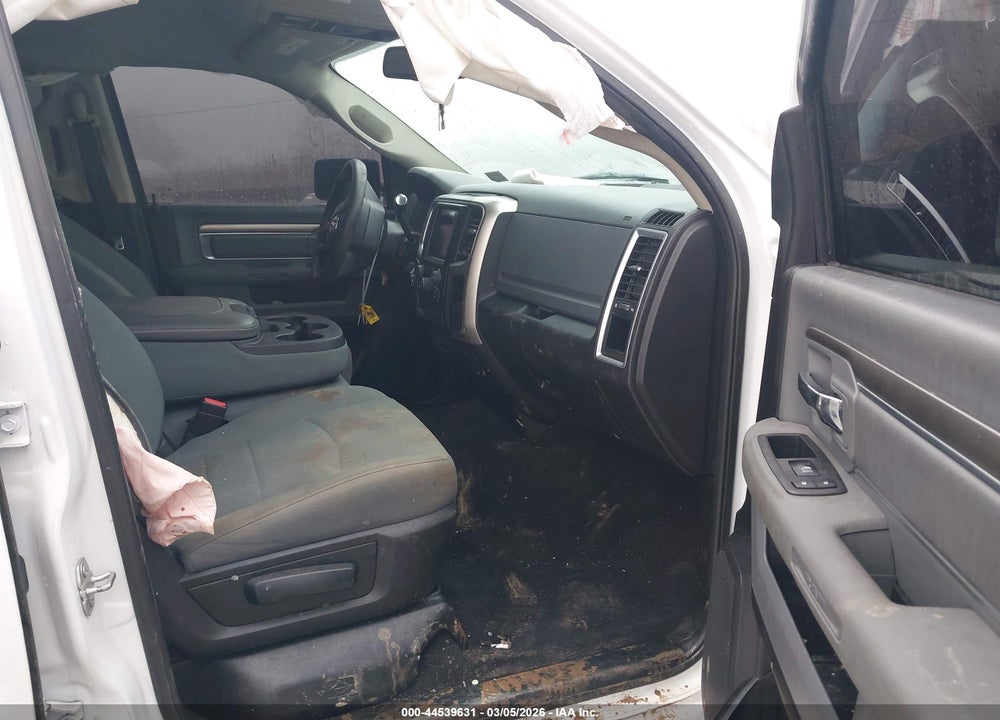 2018 RAM 2500 SLT  4X4 6'4 BOX VIN: 3C6UR5DLXJG314106