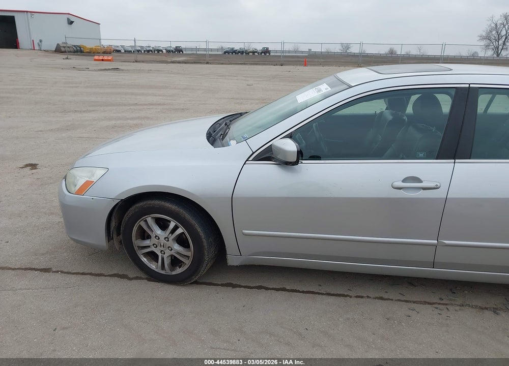 2007 HONDA ACCORD 2.4 EX VIN: 1HGCM56827A177554