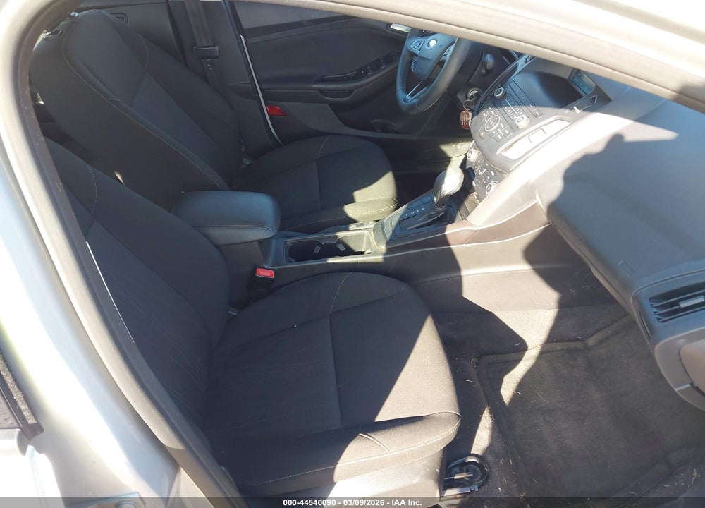 2018 FORD FOCUS SE VIN: 1FADP3F29JL267148