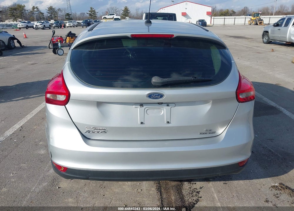 2015 FORD FOCUS SE VIN: 1FADP3K29FL328561