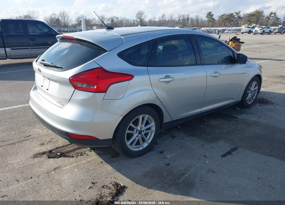 2015 FORD FOCUS SE VIN: 1FADP3K29FL328561