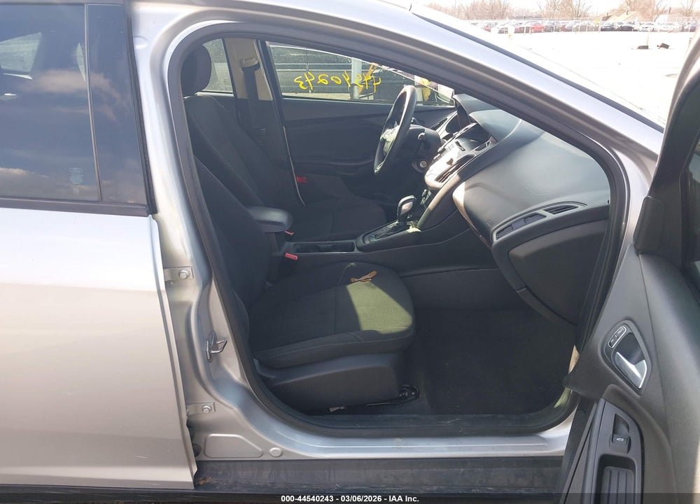 2015 FORD FOCUS SE VIN: 1FADP3K29FL328561