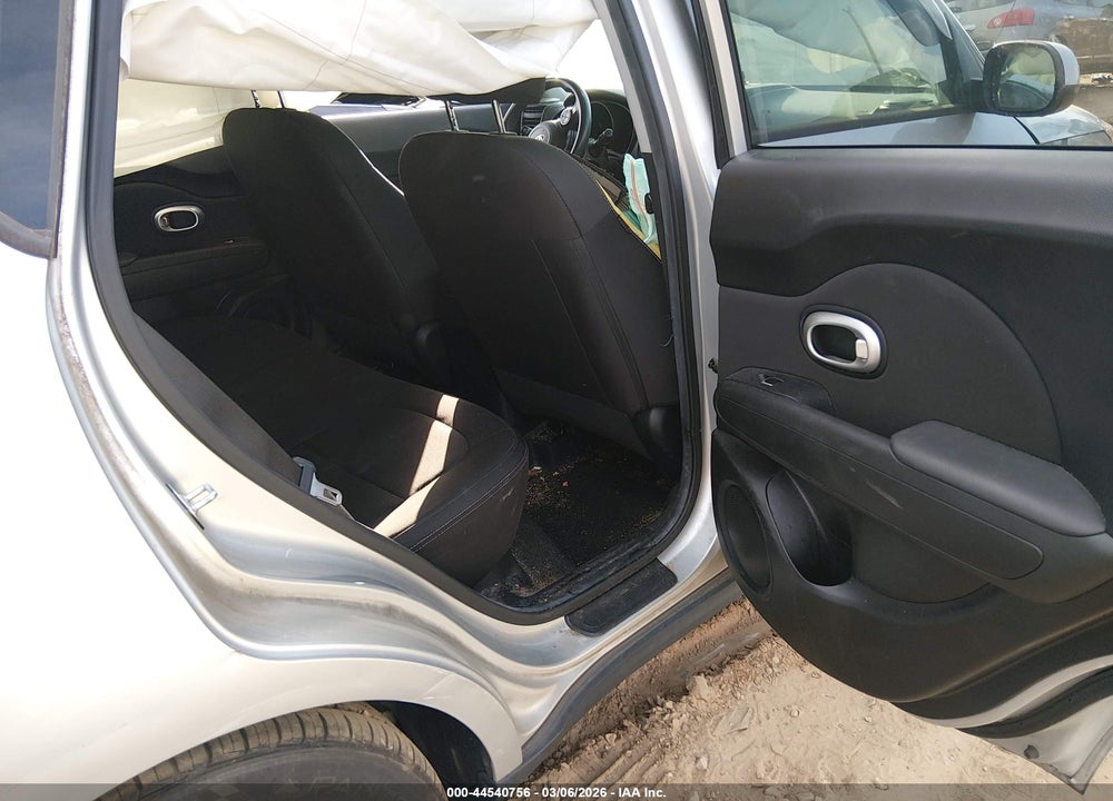 2018 KIA SOUL VIN: KNDJN2A23J7607441