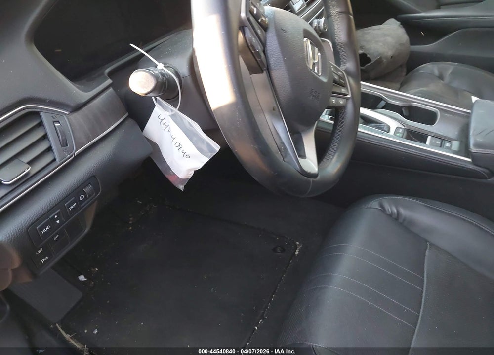 2018 HONDA ACCORD TOURING VIN: 1HGCV1F90JA009255