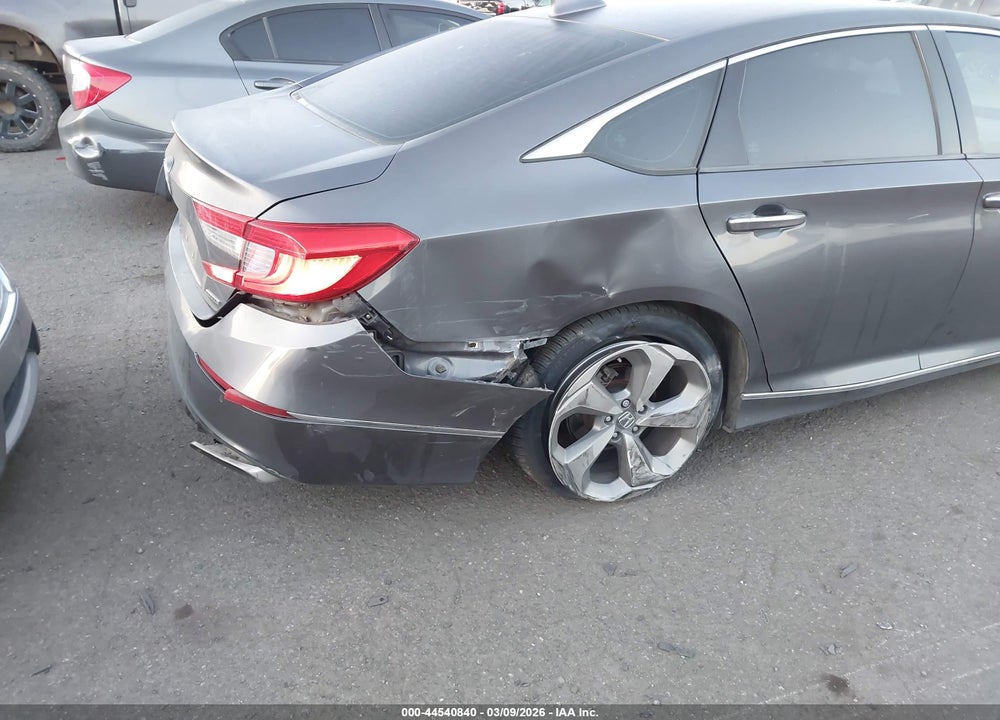 2018 HONDA ACCORD TOURING VIN: 1HGCV1F90JA009255