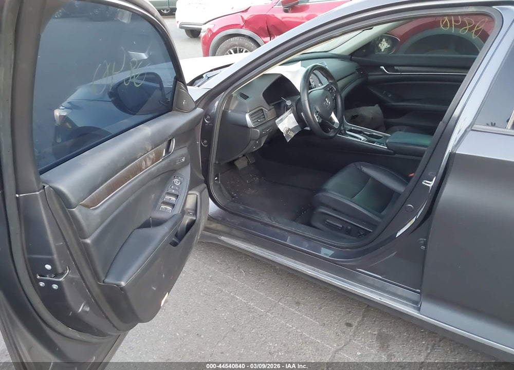 2018 HONDA ACCORD TOURING VIN: 1HGCV1F90JA009255