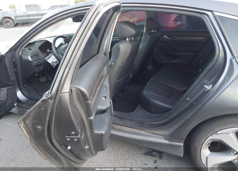 2018 HONDA ACCORD TOURING VIN: 1HGCV1F90JA009255