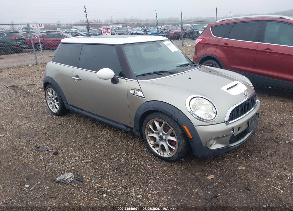 2008 MINI COOPER S VIN: WMWMF73508TT92761