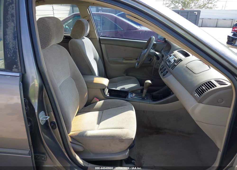 2002 TOYOTA CAMRY LE VIN: 4T1BE32K22U568686