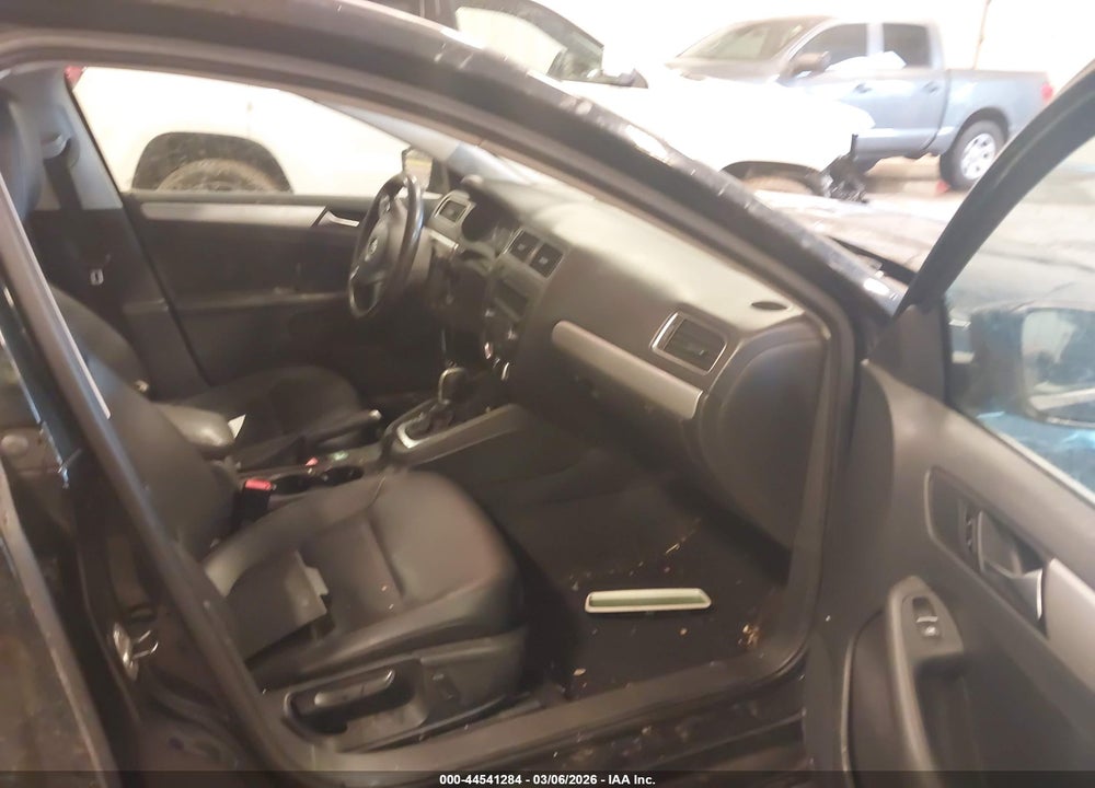 2013 VOLKSWAGEN JETTA 2.5L SE VIN: 3VWDX7AJ7DM256049