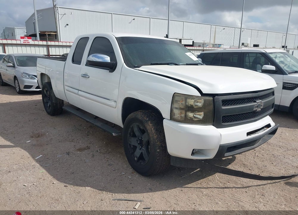 2011 CHEVROLET SILVERADO 1500 LT VIN: 1GCRKSE37BZ186683