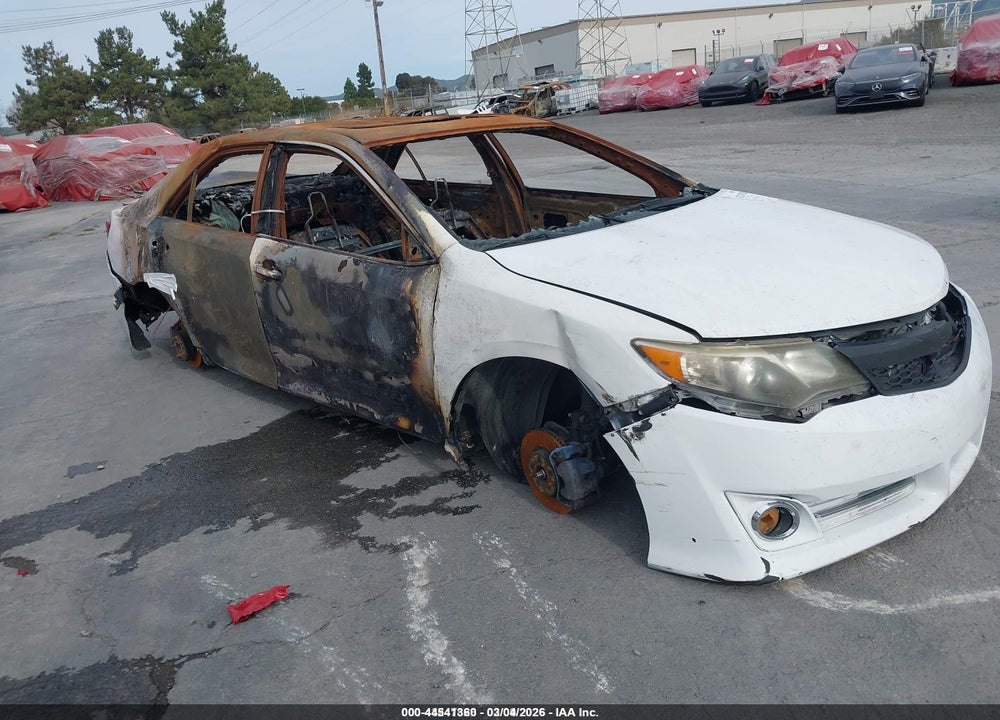 2014 TOYOTA CAMRY HYBRID LE/XLE/SE LIMITED EDITION VIN: 4T1BD1FK4EU130306