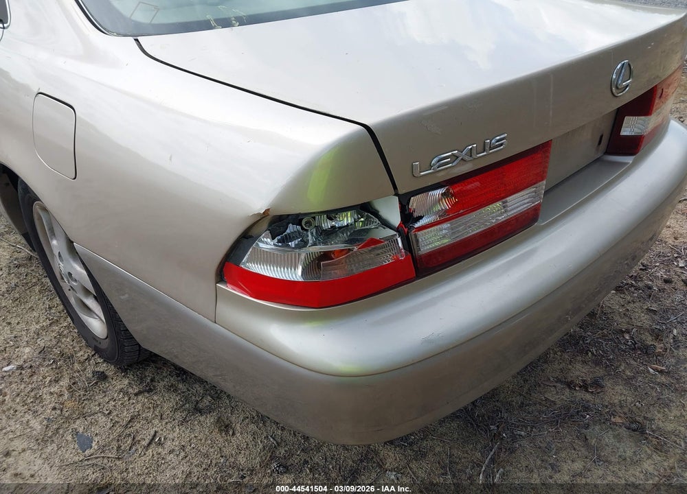 2001 LEXUS ES 300 VIN: JT8BF28G810340050