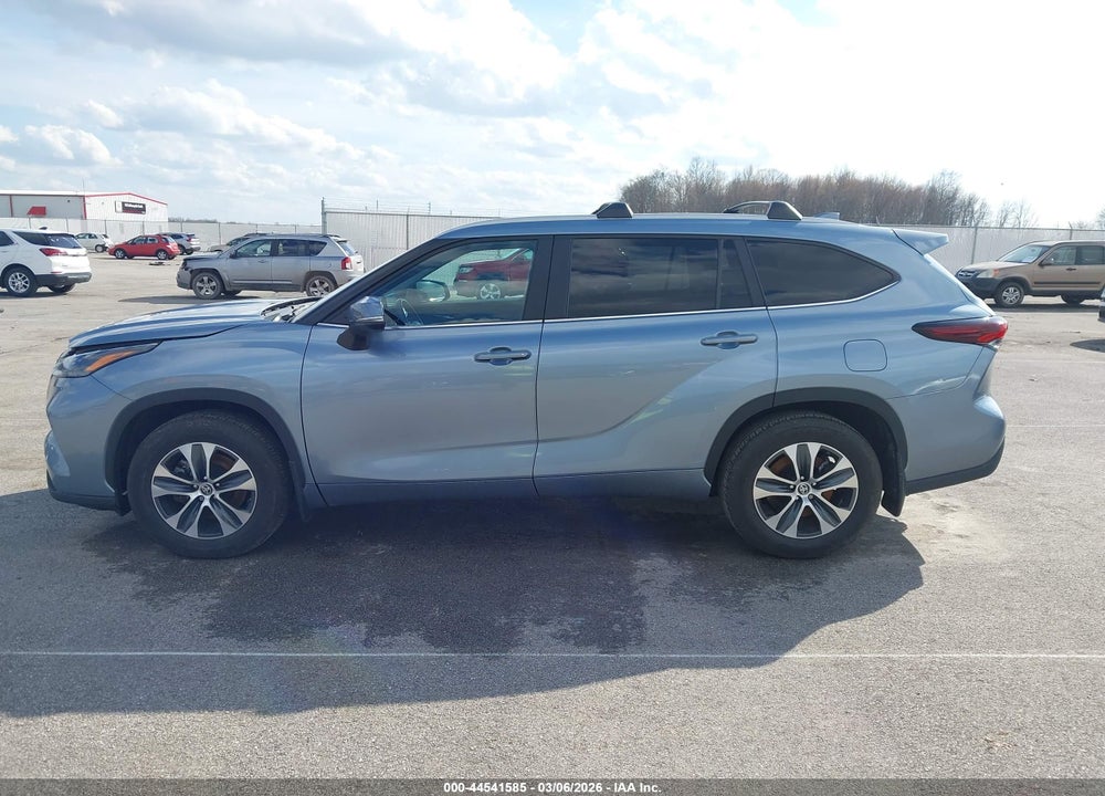 2024 TOYOTA HIGHLANDER XLE VIN: 5TDKDRBH2RS573951