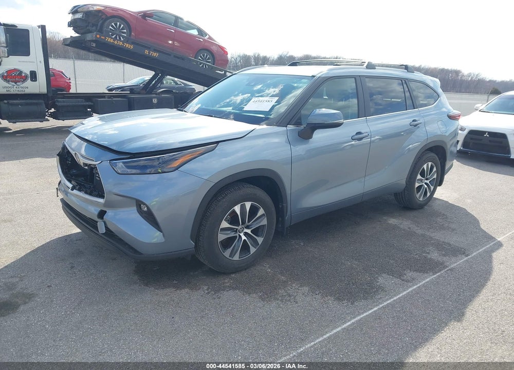 2024 TOYOTA HIGHLANDER XLE VIN: 5TDKDRBH2RS573951