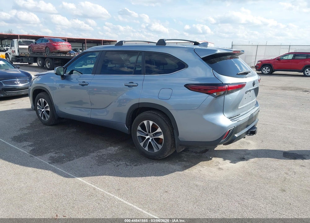2024 TOYOTA HIGHLANDER XLE VIN: 5TDKDRBH2RS573951