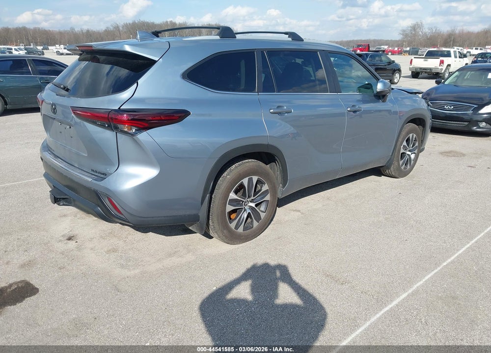 2024 TOYOTA HIGHLANDER XLE VIN: 5TDKDRBH2RS573951