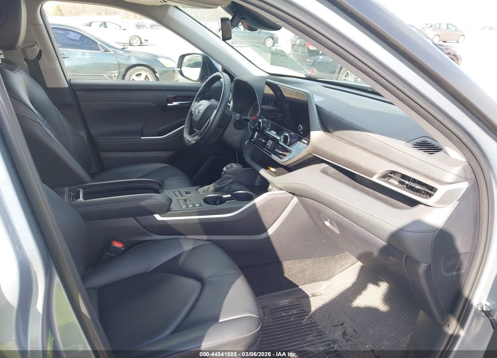 2024 TOYOTA HIGHLANDER XLE VIN: 5TDKDRBH2RS573951