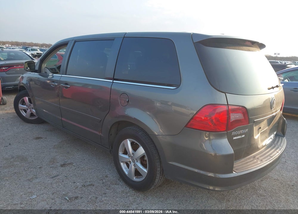 2010 VOLKSWAGEN ROUTAN SE VIN: 2V4RW3D18AR268219