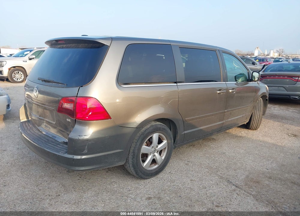 2010 VOLKSWAGEN ROUTAN SE VIN: 2V4RW3D18AR268219