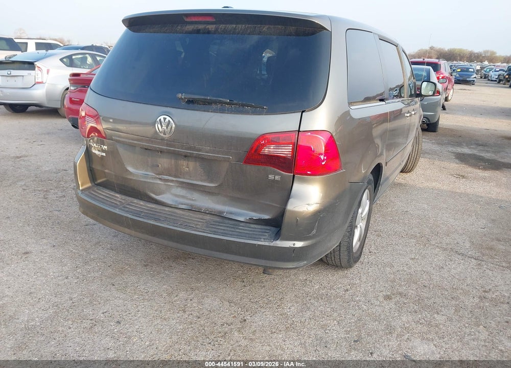 2010 VOLKSWAGEN ROUTAN SE VIN: 2V4RW3D18AR268219