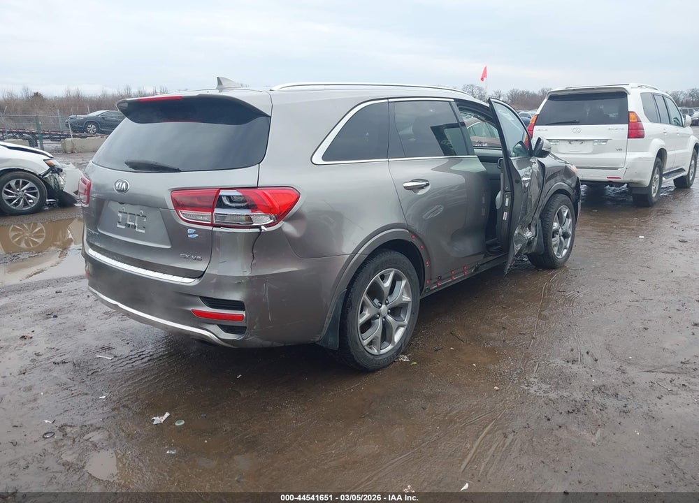 2016 KIA SORENTO 3.3L SX VIN: 5XYPKDA55GG113215
