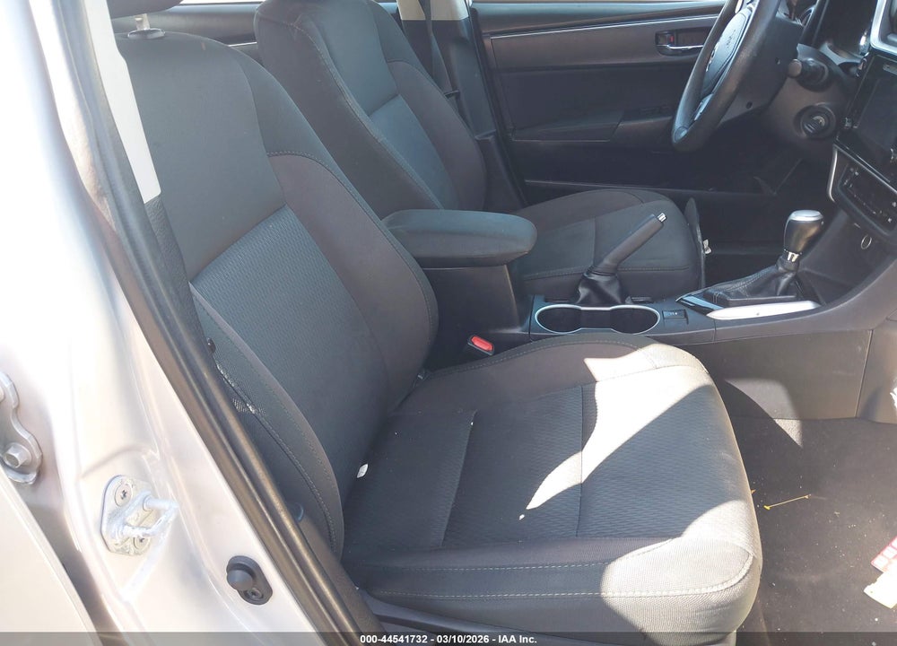 2019 TOYOTA COROLLA LE VIN: 2T1BURHE8KC197204