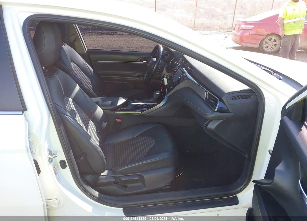 2019 TOYOTA CAMRY SE VIN: 4T1B11HK5KU703070