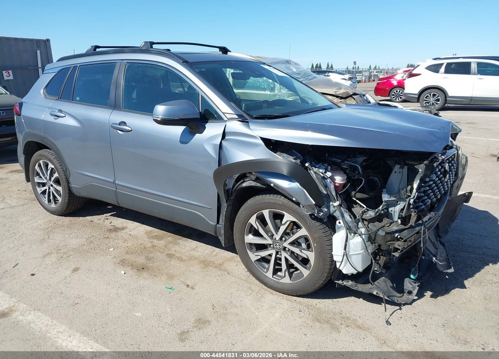 2022 TOYOTA COROLLA CROSS XLE VIN: 7MUDAABG1NV038524