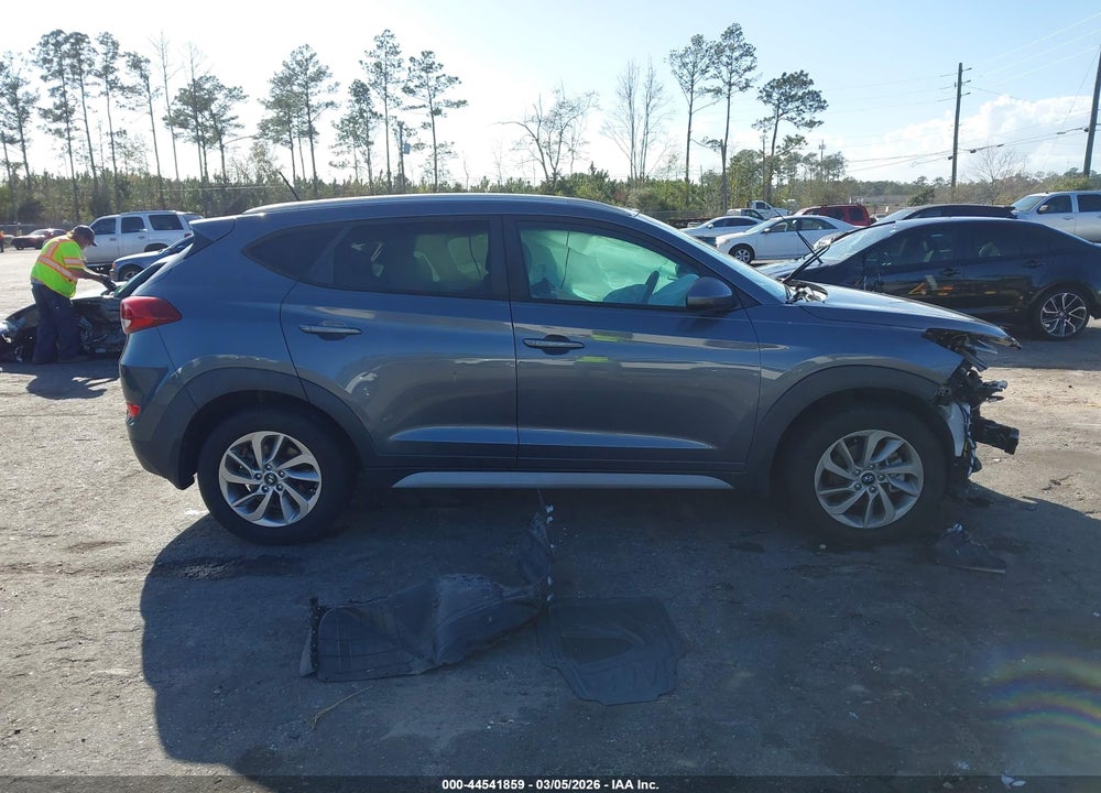 2017 HYUNDAI TUCSON SE VIN: KM8J33A49HU519949
