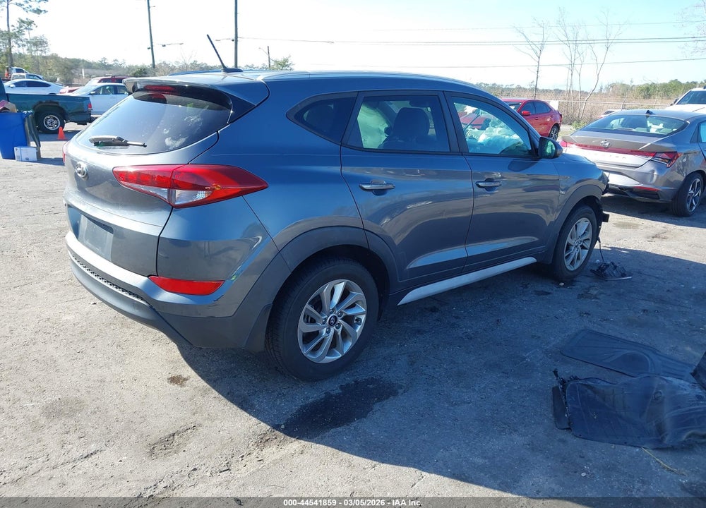 2017 HYUNDAI TUCSON SE VIN: KM8J33A49HU519949