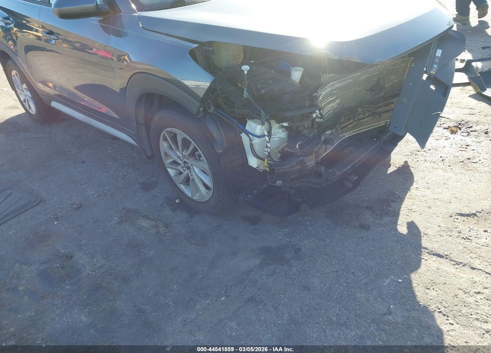 2017 HYUNDAI TUCSON SE VIN: KM8J33A49HU519949