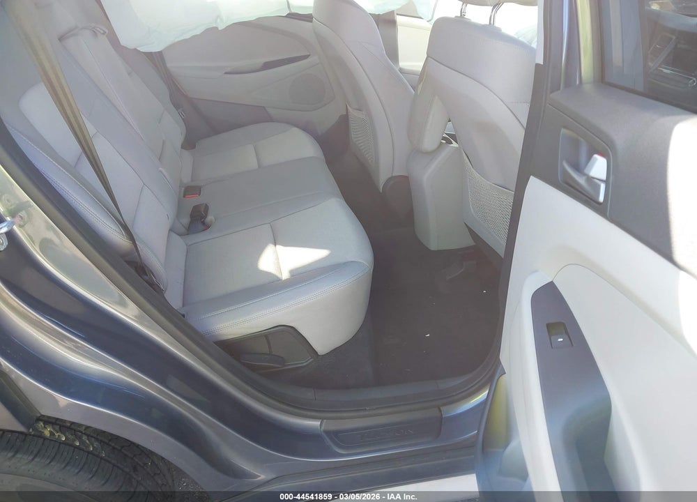 2017 HYUNDAI TUCSON SE VIN: KM8J33A49HU519949