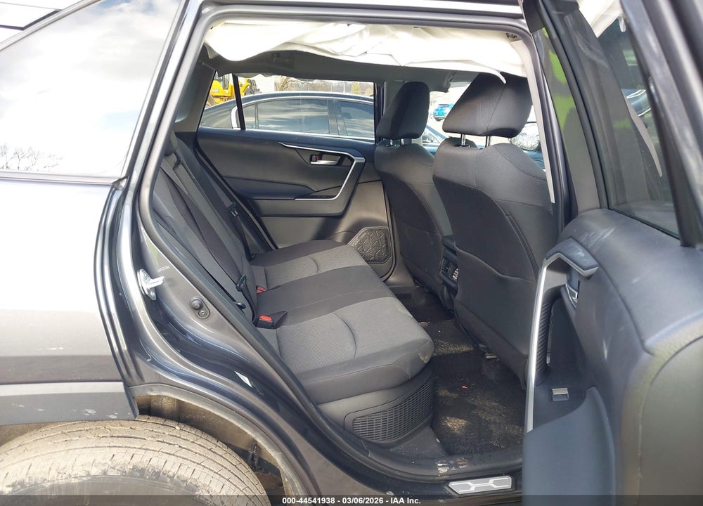 2024 TOYOTA RAV4 HYBRID XLE VIN: 2T3RWRFV7RW247652