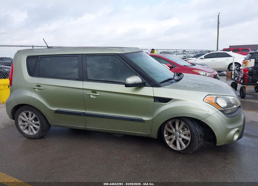 2013 KIA SOUL + VIN: KNDJT2A68D7555981