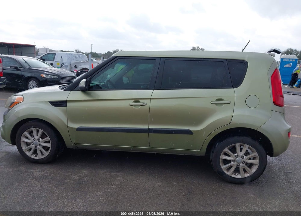2013 KIA SOUL + VIN: KNDJT2A68D7555981