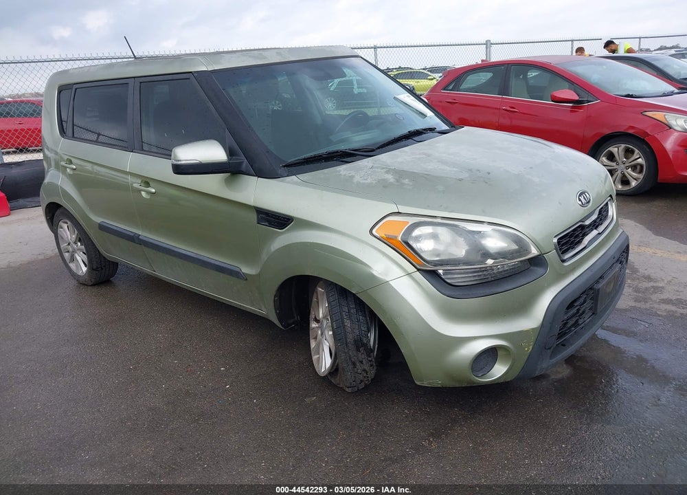 2013 KIA SOUL + VIN: KNDJT2A68D7555981