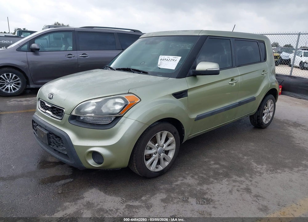 2013 KIA SOUL + VIN: KNDJT2A68D7555981