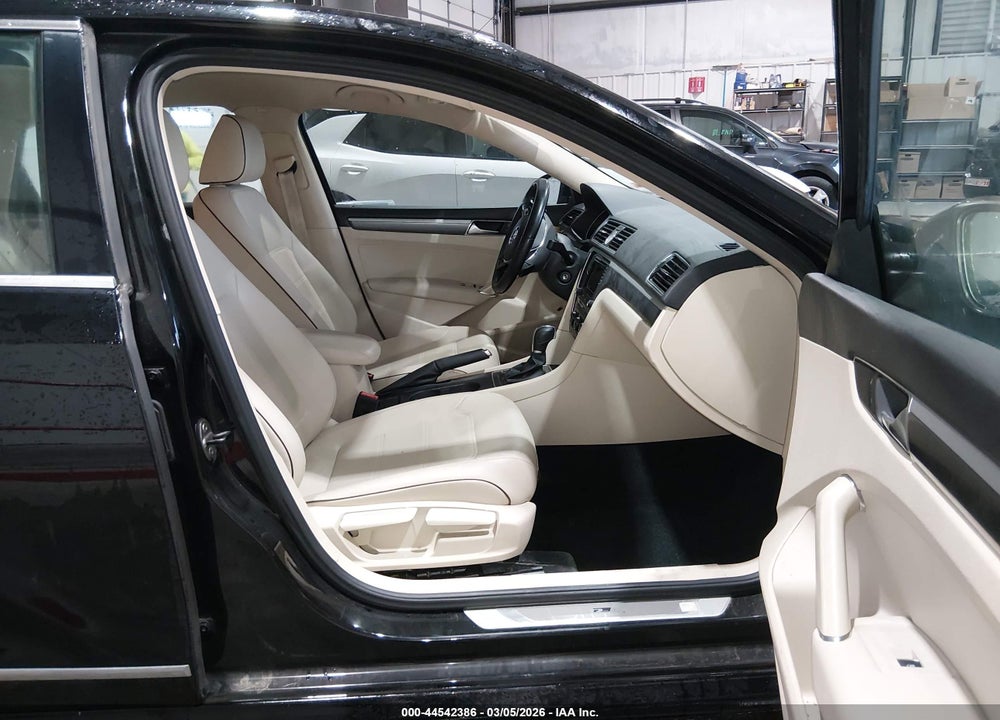 2016 VOLKSWAGEN PASSAT 1.8T R-LINE VIN: 1VWAS7A35GC050124