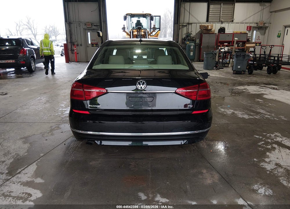 2016 VOLKSWAGEN PASSAT 1.8T R-LINE VIN: 1VWAS7A35GC050124