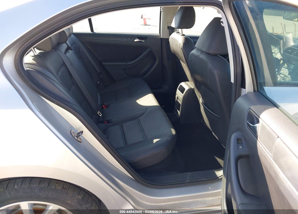 2011 VOLKSWAGEN JETTA 2.5L SE VIN: 3VWDX7AJ0BM345992